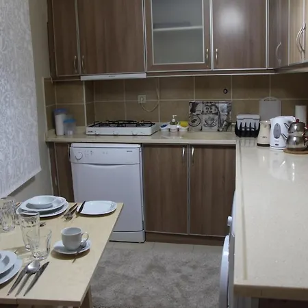 Апартаменты Kinzi House *