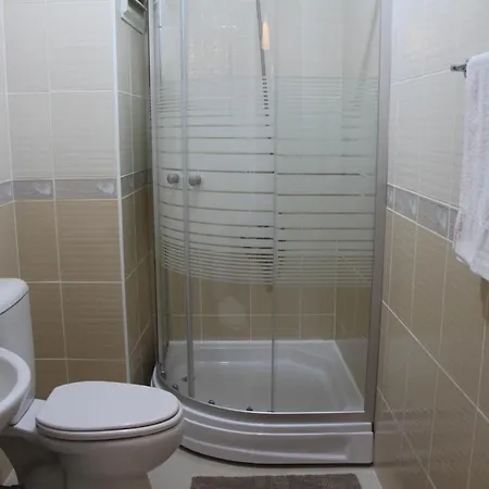 Апартаменты Kinzi House *