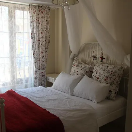 Kinzi House *