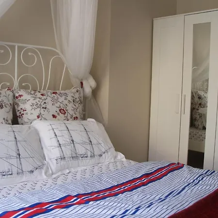 Kinzi House Apartment