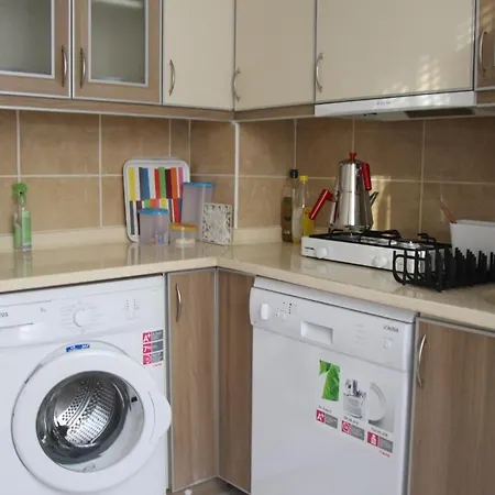 كينزي هاوس *