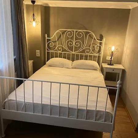 Kinzi House *