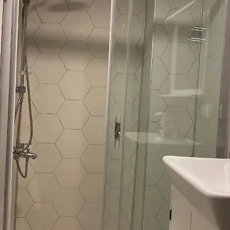 Kinzi House Apartment