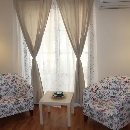 Kinzi House